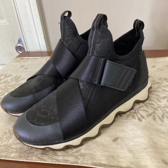 Sorel Kinetic Sneak Womens Size 8 Black Hook & Loop Athletic Shoes NL3374-010 Pl - Picture 2 of 10